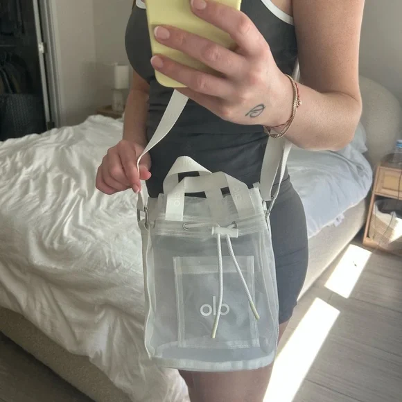ALO Yoga White Mesh Bucket Bag - Picture 3 of 3
